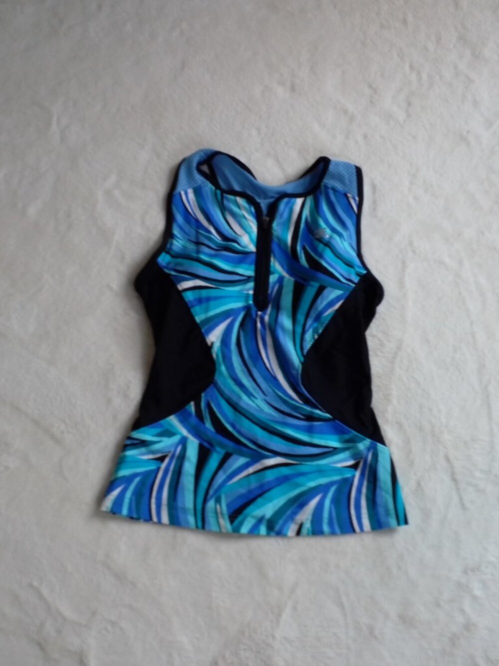 SWIMSUIT TOP W/BUILT IN BRA AND 1/2 ZIP SIZE S